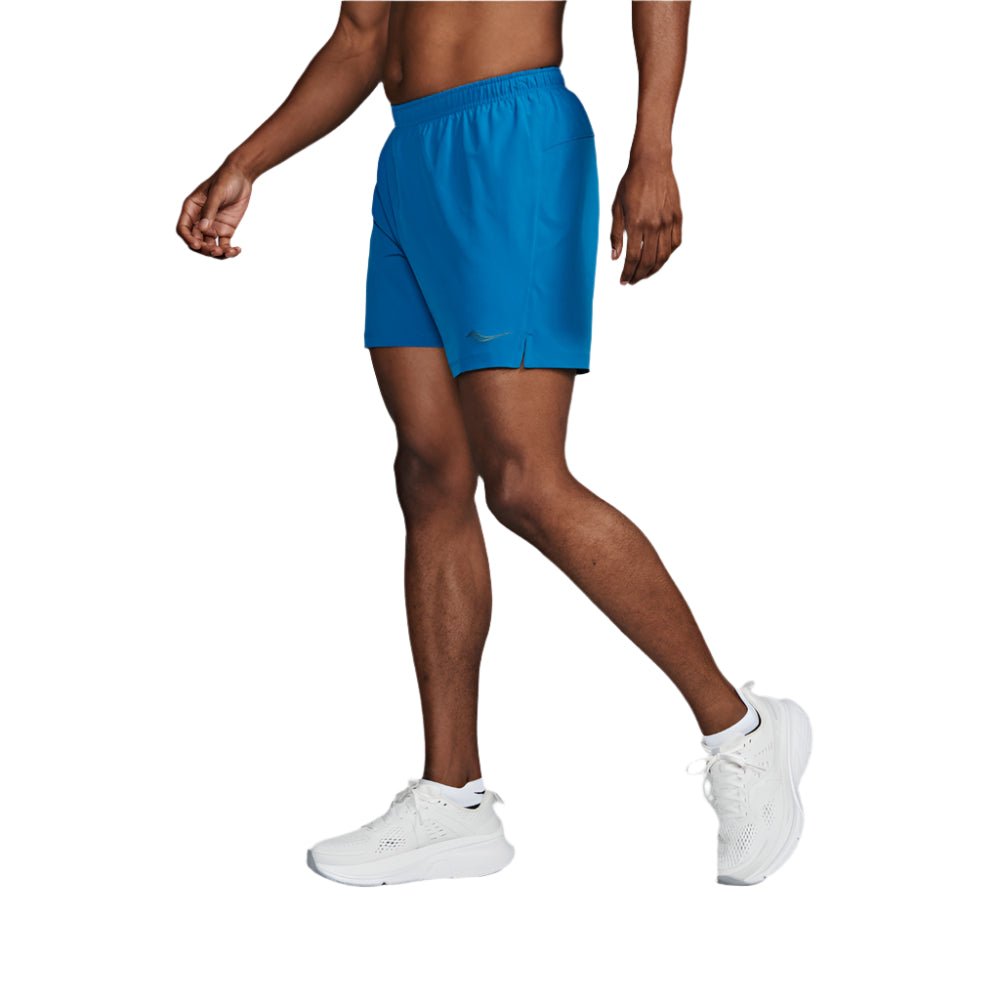 SAUCONY - OUTPACE 5INCH SHORT Men - Rev Online