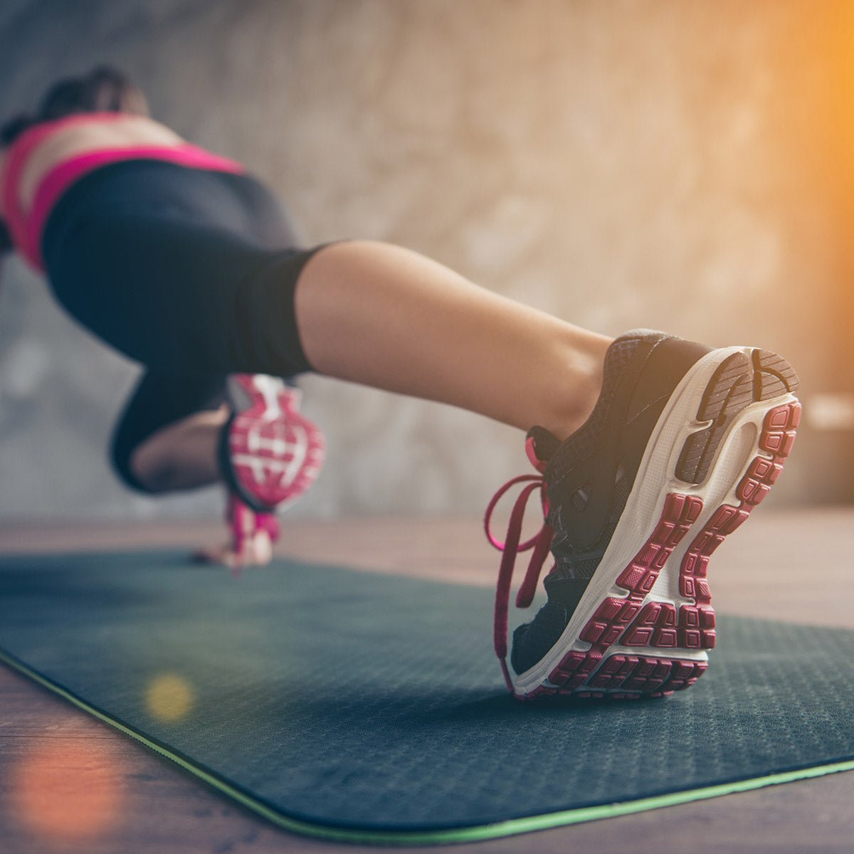 ความแตกต่างระหว่างรองเท้าวิ่ง และรองเท้าเทรนนิ่ง - Rev Online