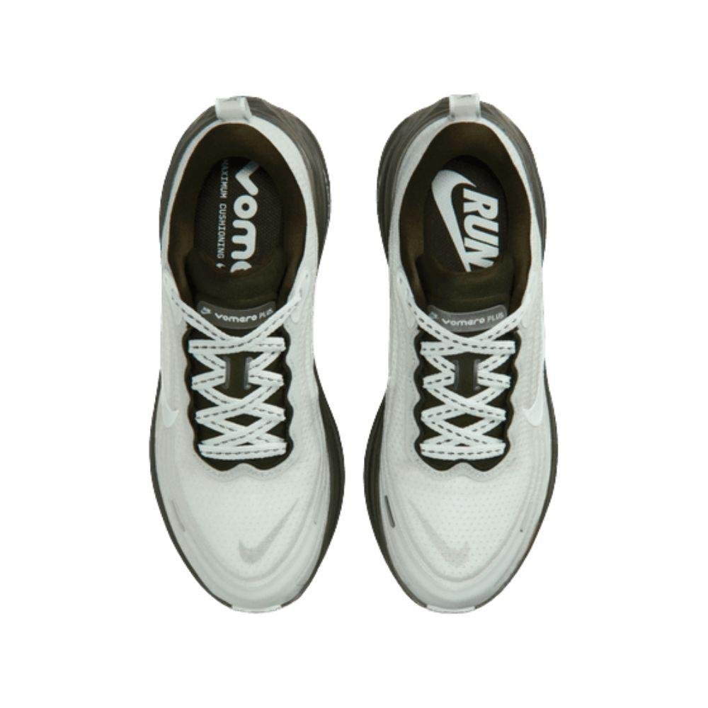 NIKE VOMERO PLUS SE รองเท้าวิ่งถนนผู้หญิง - Rev Online